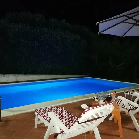 Con Piscina * Стинтино